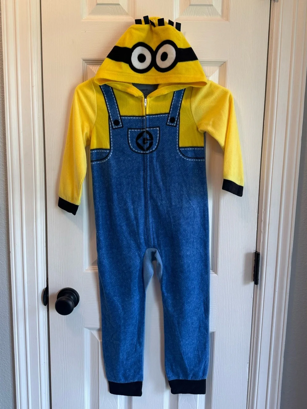 Minions Kids One-Piece Hooded Sleepwear or Costume - Size 6
